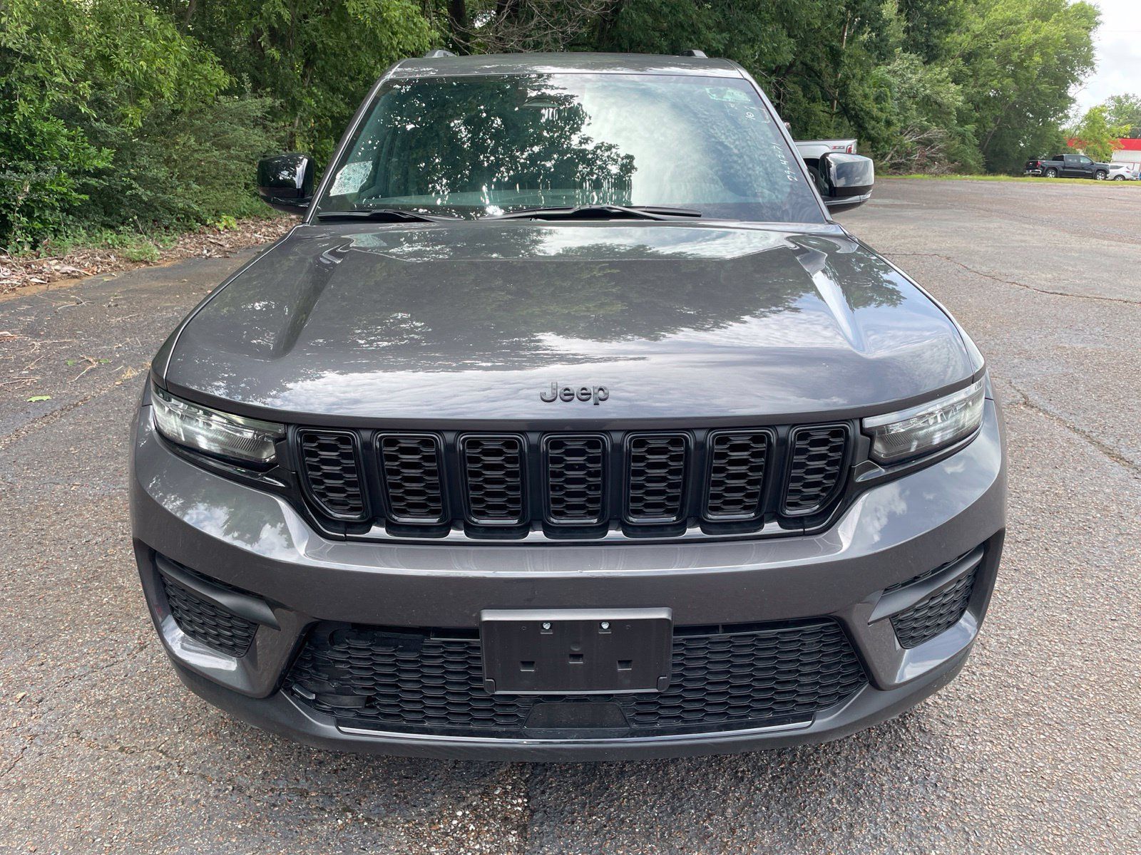 Used 2025 Jeep Grand Cherokee Altitude RWD image 6
