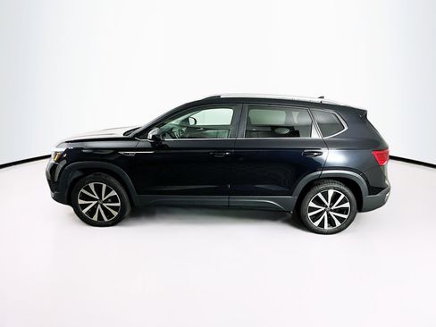 Used 2024 Volkswagen Taos SE image 4