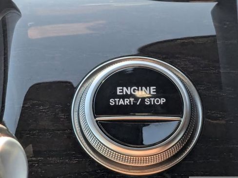 Used 2025 Mercedes-Benz GLC 350e 4MATIC image 30