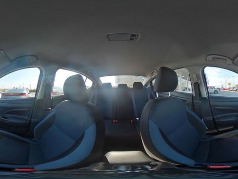 Used 2025 Nissan Versa SV image 40