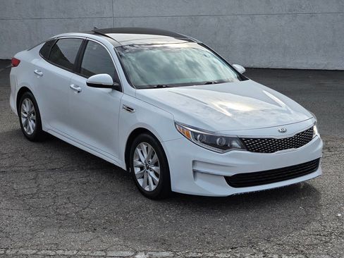 Used 2016 Kia Optima EX w/ Premium Package image 7