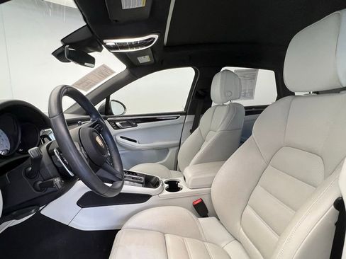 Certified 2024 Porsche Macan Turbo AWD/4WD image 5