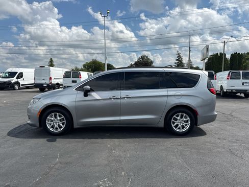 Used 2021 Chrysler Voyager Lxi FWD image 2