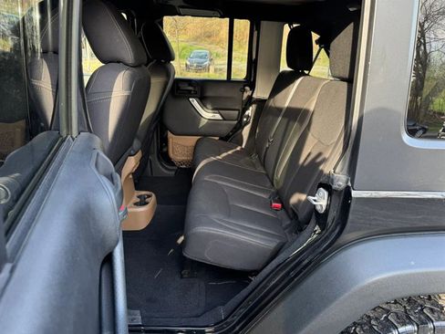 Used 2015 Jeep Wrangler Unlimited Rubicon w/ Connectivity Group image 24