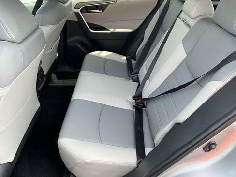 Used 2022 Toyota RAV4 XLE Premium AWD/4WD image 8