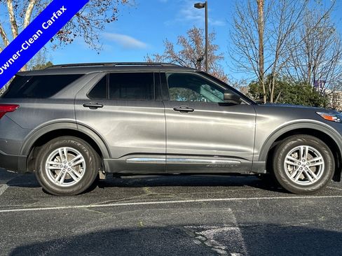 Used 2021 Ford Explorer XLT image 3