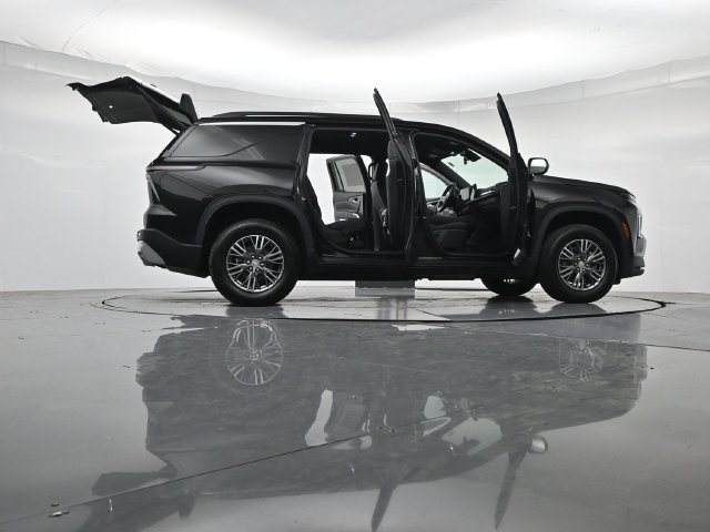 Used 2025 Chevrolet Traverse LT AWD/4WD image 58