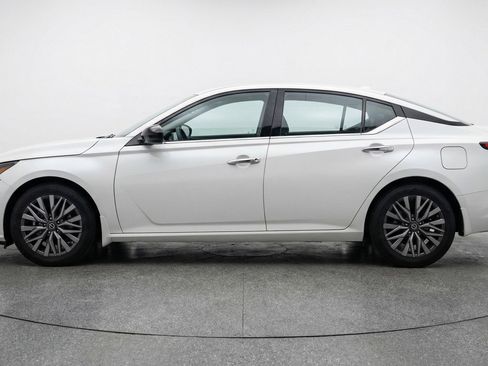 Used 2025 Nissan Altima 2.5 SV image 5