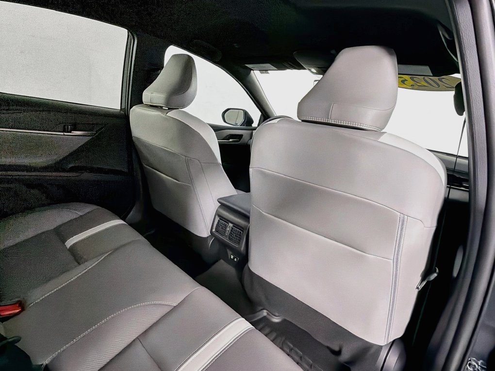 Used 2025 Toyota Camry SE FWD image 27