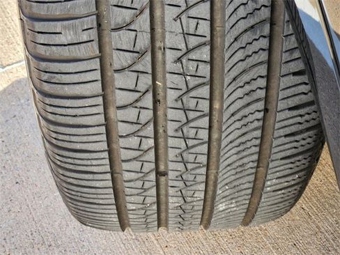 Used 2024 Land Rover Discovery Dynamic SE image 11