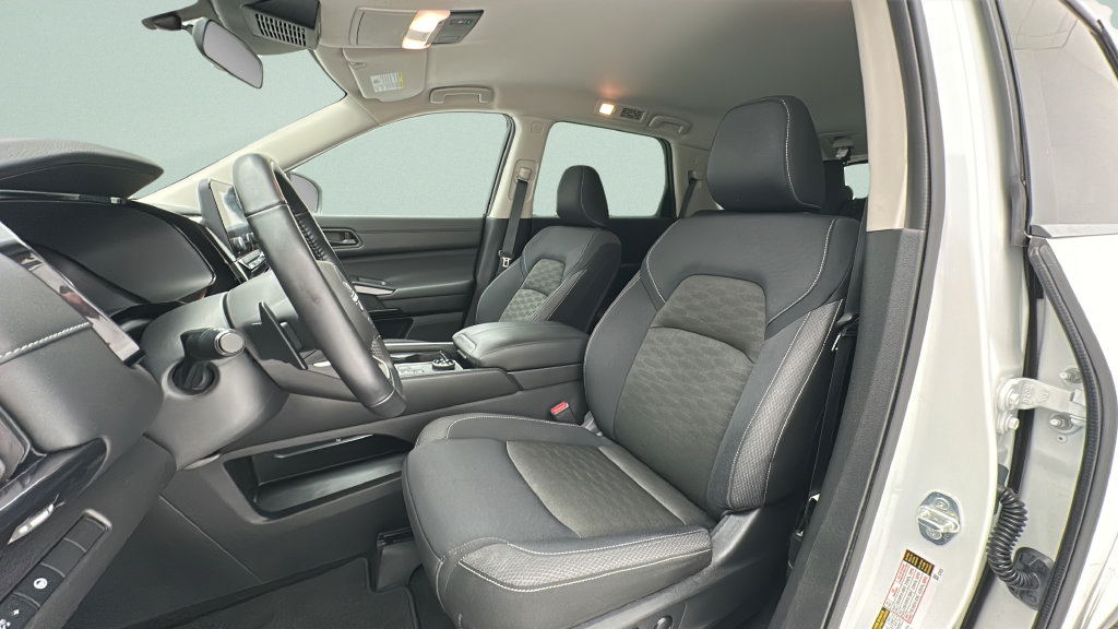 Used 2024 Nissan Pathfinder SV AWD/4WD image 13