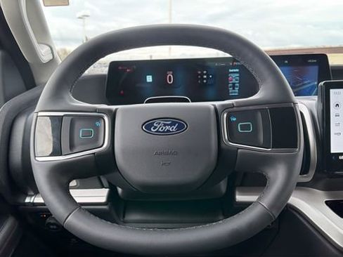 New 2025 Ford Expedition Active image 16