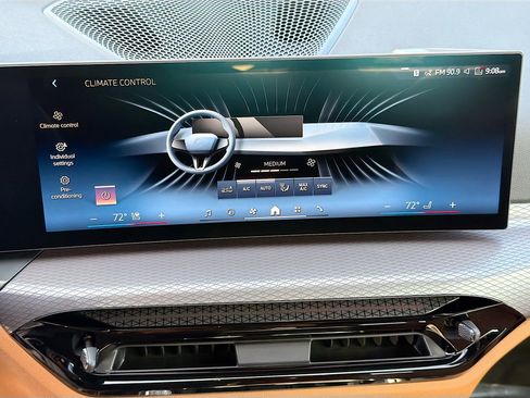 New 2026 BMW 330i xDrive Sedan w/ Convenience Package image 34