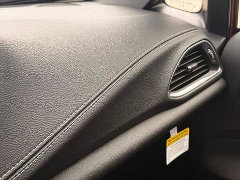 Certified 2025 Chrysler Pacifica Limited image 26