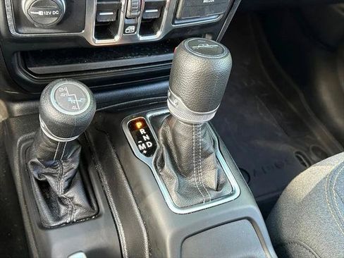 Certified 2025 Jeep Gladiator Sport AWD/4WD image 27