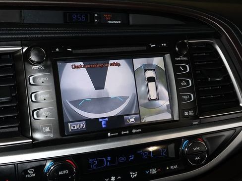 Used 2019 Toyota Highlander Limited Platinum AWD/4WD image 24