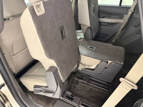 Used 2018 Ford Expedition XLT w/ Equipment Group 202A RWD image 25
