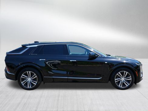 Used 2024 Cadillac Lyriq Luxury AWD/4WD image 8