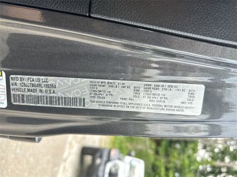 Used 2024 Jeep Gladiator Rubicon w/ Technology Group image 32