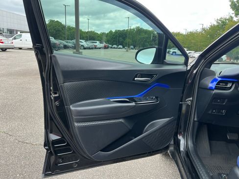 Used 2022 Toyota C-HR XLE FWD image 33