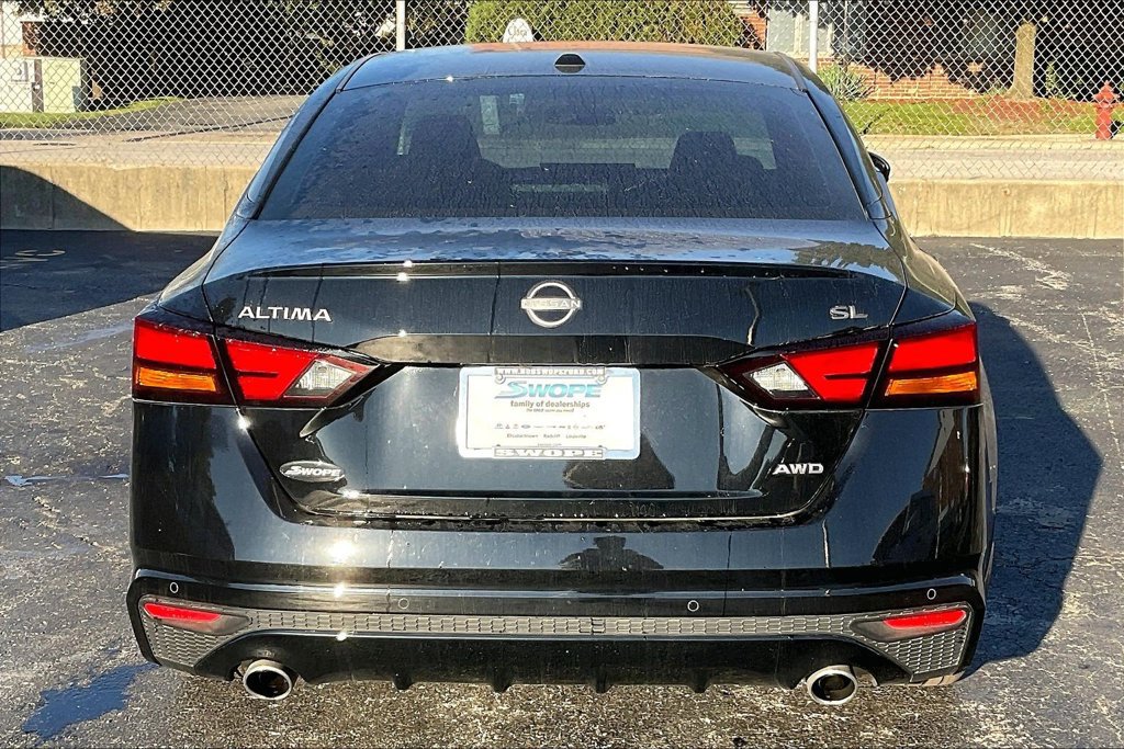 Used 2024 Nissan Altima 2.5 SL AWD/4WD image 3