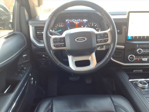Used 2024 Ford Expedition XLT image 5