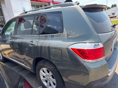 Used 2013 Toyota Highlander Plus AWD/4WD image 9