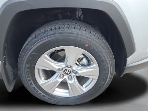 Certified 2025 Toyota RAV4 XLE AWD/4WD image 33