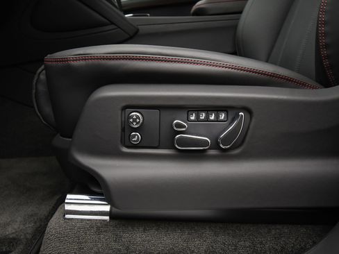 New 2024 Bentley Bentayga Extended Wheelbase image 40