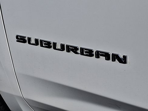 Used 2023 Chevrolet Suburban Premier image 6