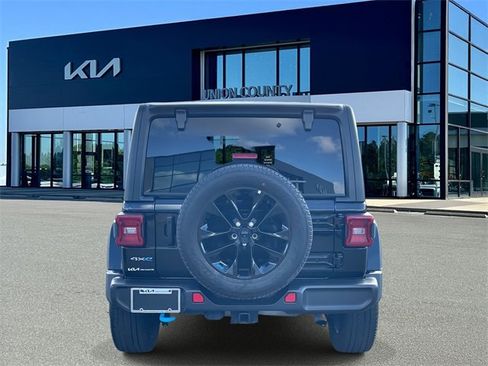 Used 2023 Jeep Wrangler Unlimited Sahara image 9
