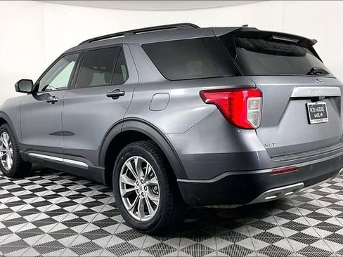 Used 2022 Ford Explorer XLT w/ Equipment Group 202A AWD/4WD image 2