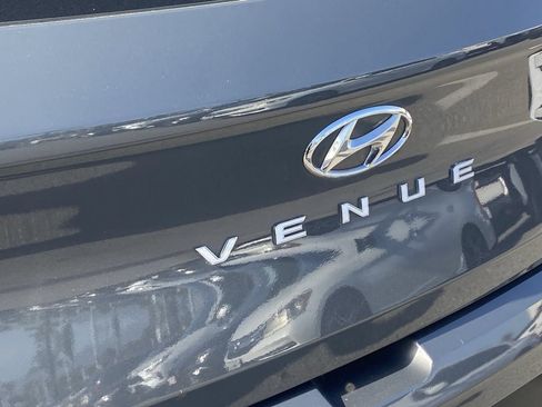 Used 2024 Hyundai Venue SEL FWD image 6