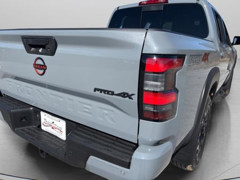 Used 2023 Nissan Frontier PRO-4X w/ Pro Convenience Package image 11