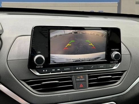 Used 2022 Nissan Altima 2.5 S FWD image 16