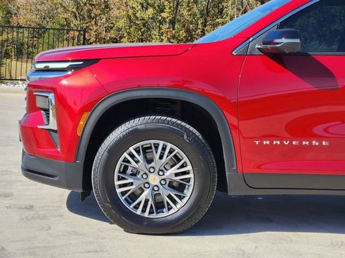 New 2025 Chevrolet Traverse LT w/ Driver Confidence Package FWD image 8
