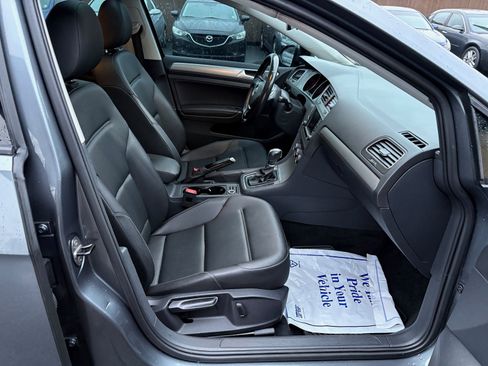 Used 2017 Volkswagen Golf Wolfsburg Edition image 23