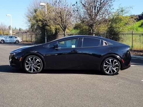 Used 2023 Toyota Prius Prime FWD image 9