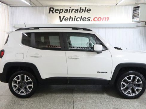 Used 2018 Jeep Renegade Latitude w/ Cold Weather Group AWD/4WD image 4