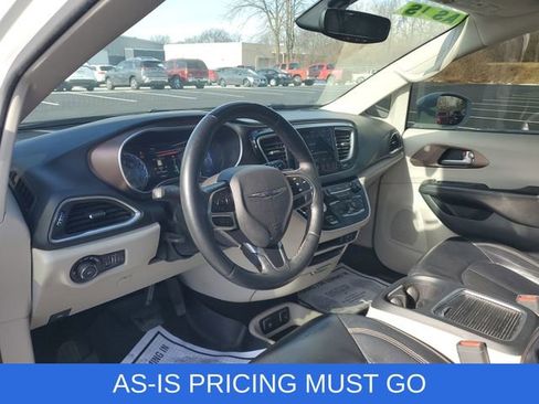Used 2018 Chrysler Pacifica Touring-L Plus image 17