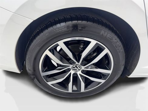 Used 2025 Volkswagen Jetta SE w/ Sunroof Package image 82