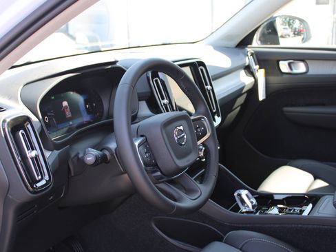 Used 2026 Volvo XC40 B5 Plus w/ Protection Package Premier AWD/4WD image 11