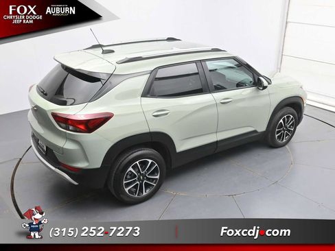 Used 2025 Chevrolet TrailBlazer LT w/ LT Cold Weather Package AWD/4WD image 32
