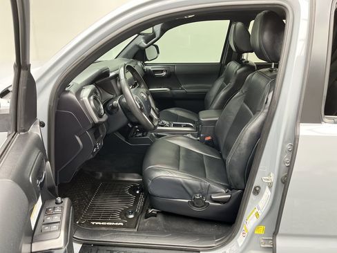 Used 2019 Toyota Tacoma TRD Off-Road image 3