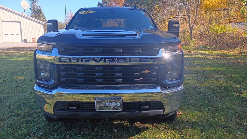 Used 2022 Chevrolet Silverado 3500 LT w/ Remote Start Package AWD/4WD image 2