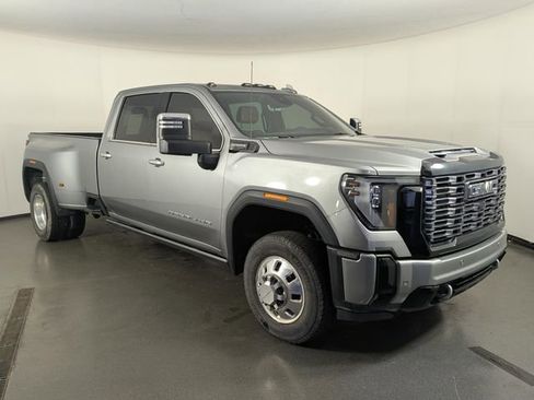 Used 2025 GMC Sierra 3500 Denali Ultimate AWD/4WD image 2