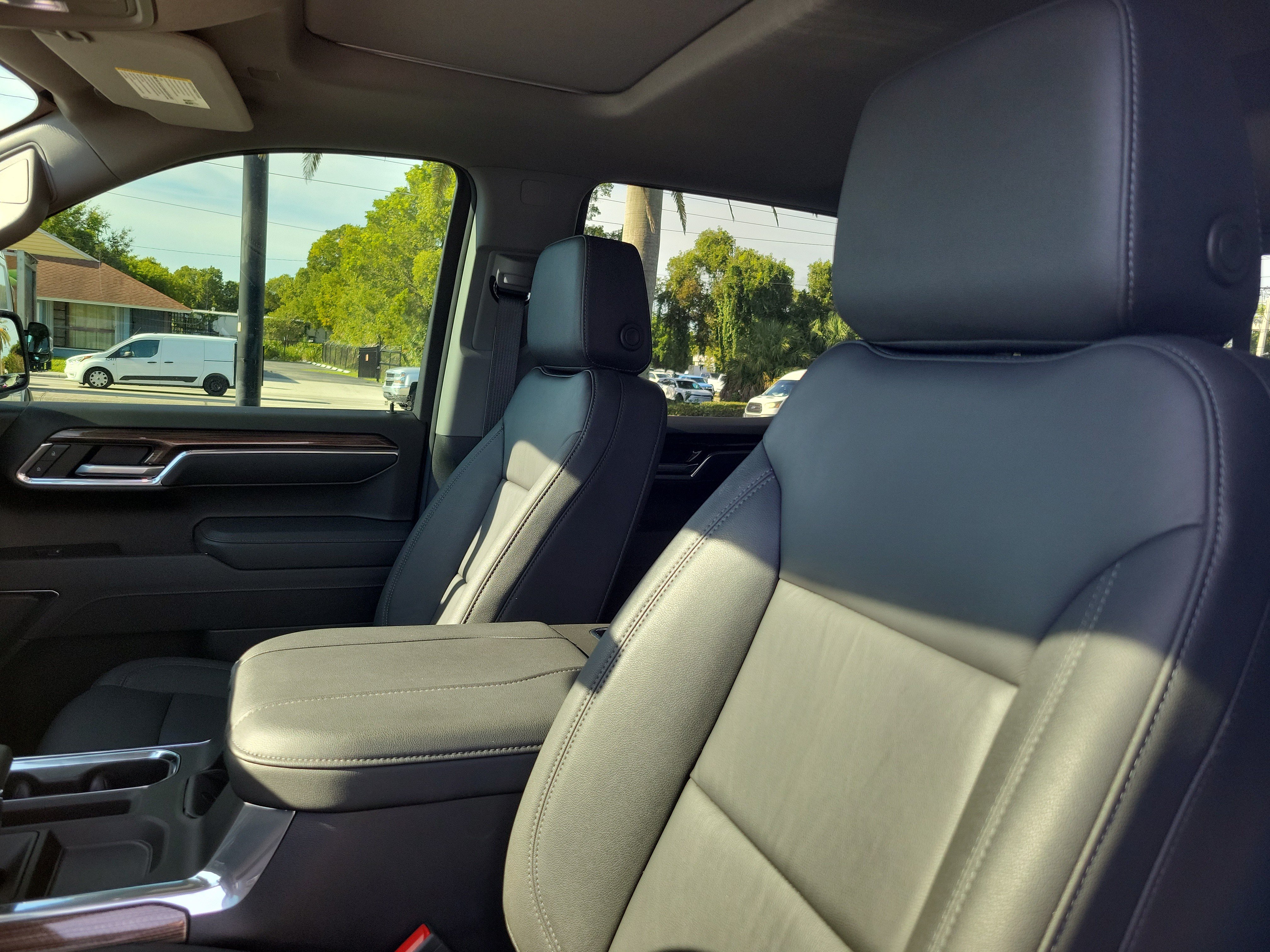 Used 2026 Chevrolet Silverado 1500 LT Trail Boss w/ LT Trail Boss Premium Package AWD/4WD image 16