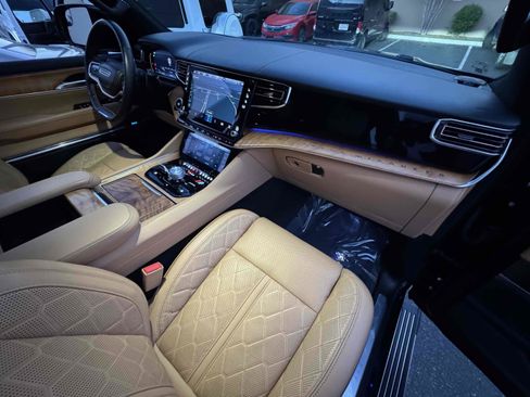 Used 2023 Jeep Grand Wagoneer L Series III image 72