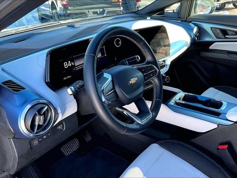 Used 2025 Chevrolet Equinox EV LT w/ Convenience Package image 8