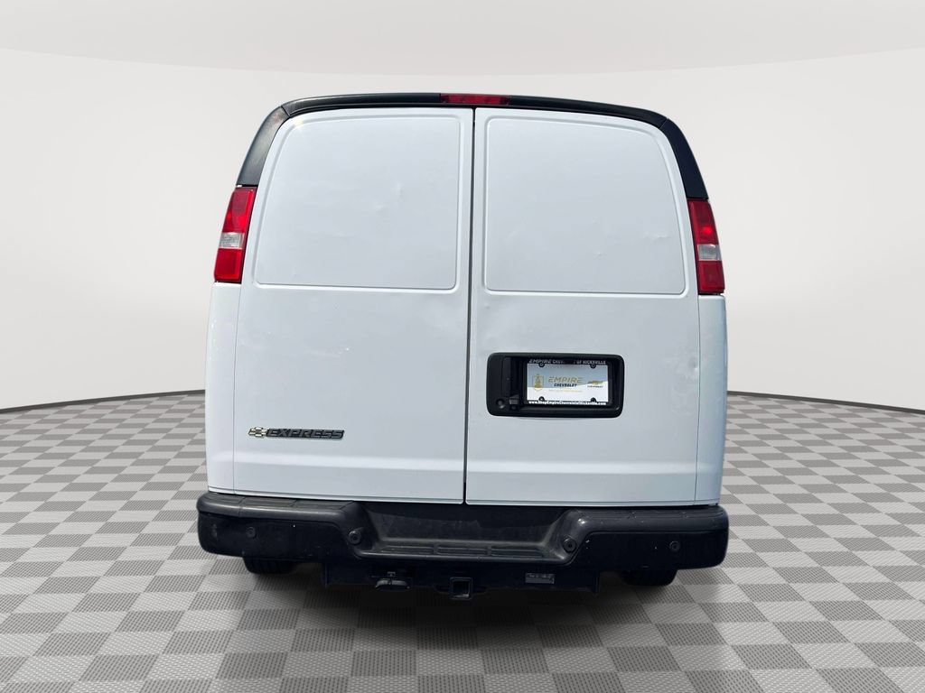 Used 2022 Chevrolet Express 2500 w/ Driver Convenience Package RWD image 6